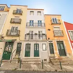 Guestready - Brilliant Flat Near S. Jorge Castle * Lissabon