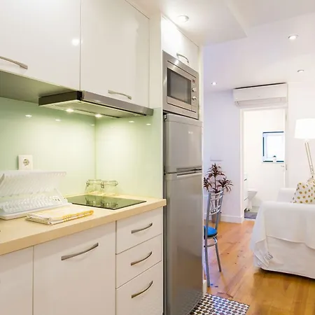 Joivy Cosy 1-bed Flat With Balcony In Alfama, Moments From The Port Apartman *