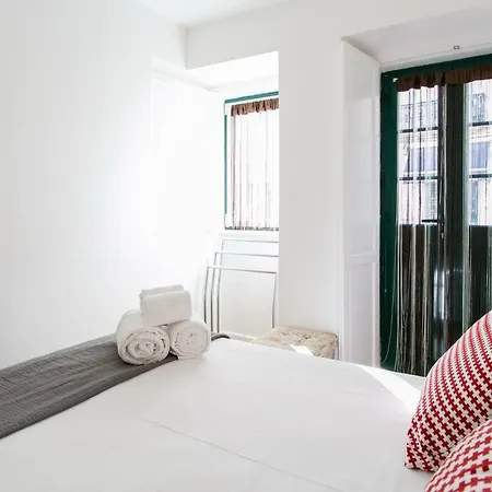 Apartment Joivy Cosy 1-bed Flat With Balcony In Alfama, Moments From The Port