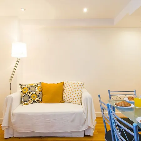 Apartment Joivy Cosy 1-bed Flat With Balcony In Alfama, Moments From The Port *