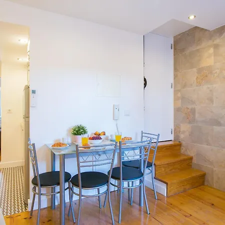 Joivy Cosy 1-bed Flat With Balcony In Alfama, Moments From The Port *