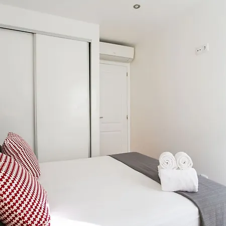 Joivy Cosy 1-bed Flat With Balcony In Alfama, Moments From The Port Lisbon
