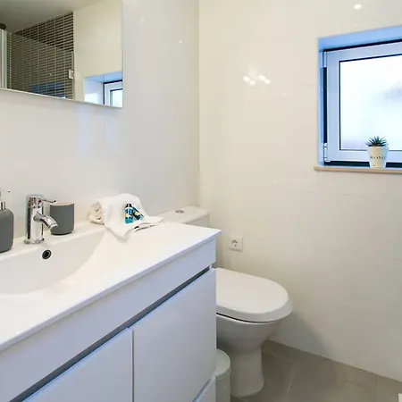 Joivy Cosy 1-bed Flat With Balcony In Alfama, Moments From The Port Apartment *