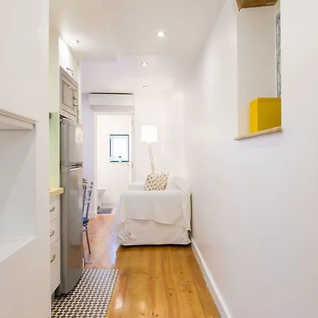 Joivy Cosy 1-bed Flat With Balcony In Alfama, Moments From The Port Lisbon