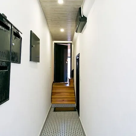 Apartment Joivy Cosy 1-bed Flat With Balcony In Alfama, Moments From The Port Lisbon