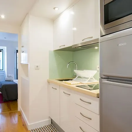 Joivy Cosy 1-bed Flat With Balcony In Alfama, Moments From The Port * Lisbona